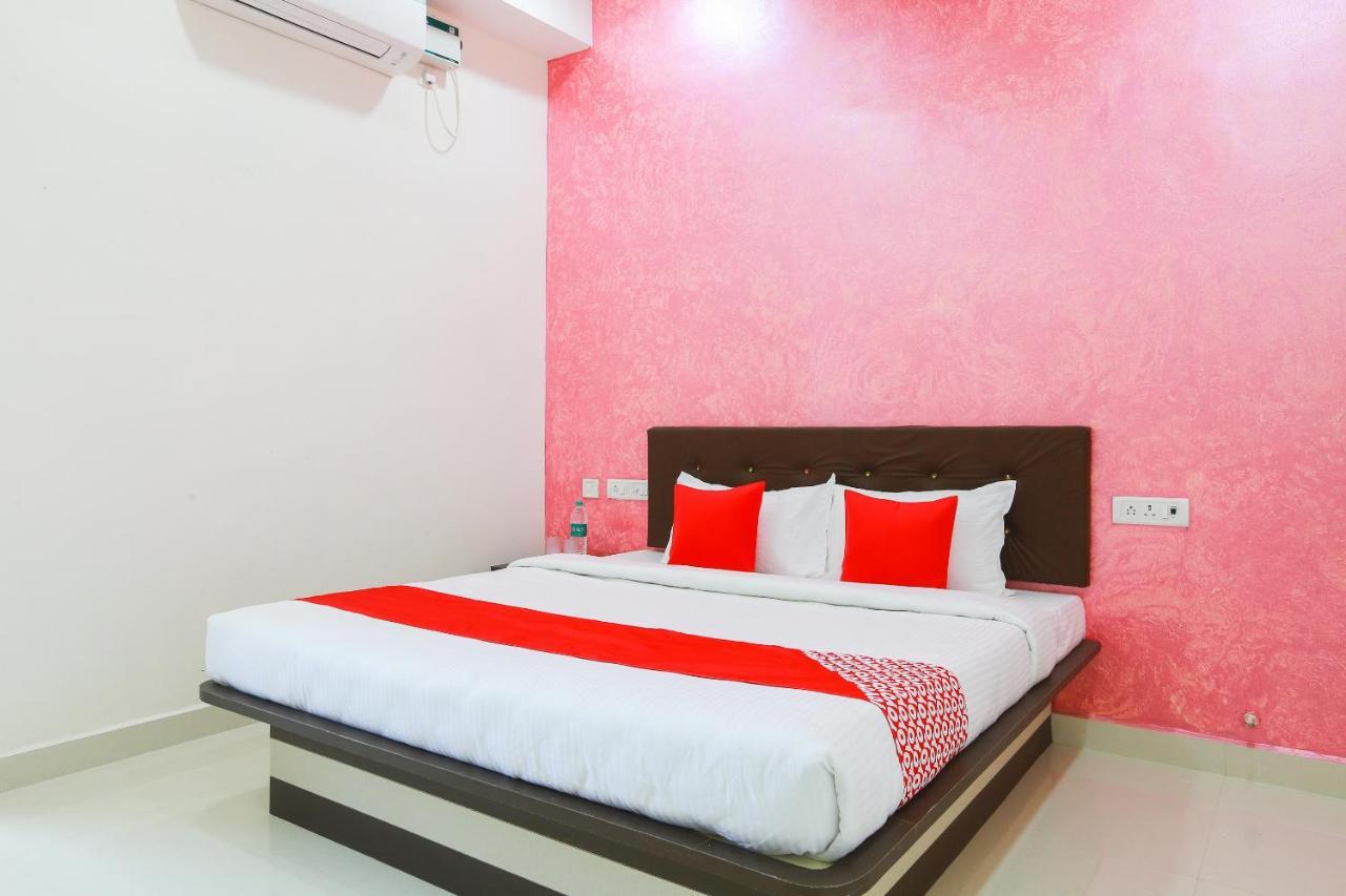 Hôtel Oyo 49376 Priyanka Residency à Kanchipuram Extérieur photo