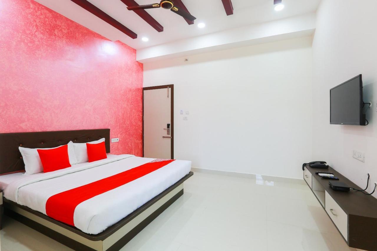 Hôtel Oyo 49376 Priyanka Residency à Kanchipuram Extérieur photo